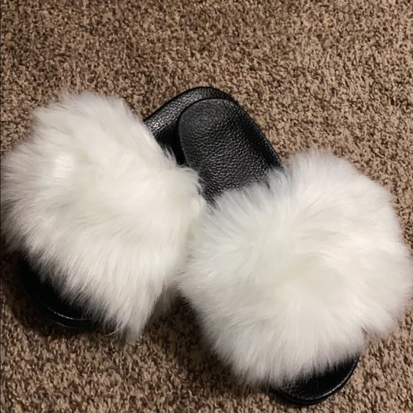 Slippers - Picture 9 of 15